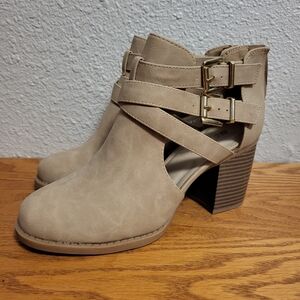 NWOB Soda Tan Heeled Booties Size 8